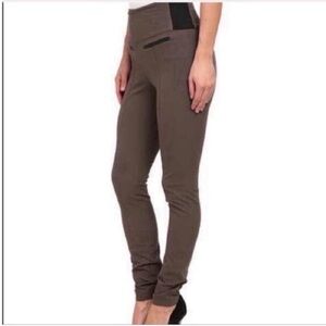 Spanx Classic Twill Ready to Wow Legging Pants in Brownstone size medium